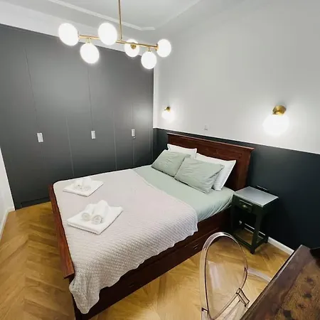 Apartment Redstripes