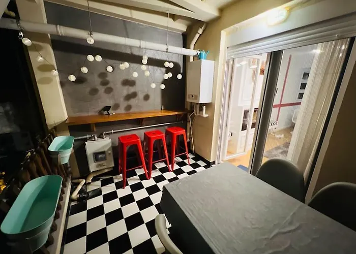 Daire Redstripes Selanik